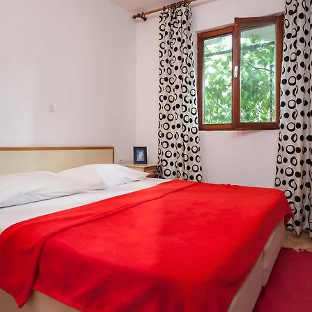 Apartment Kornelija 2 *