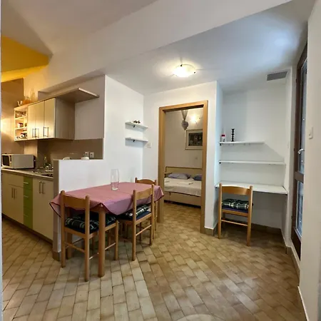 Apartment Kornelija 2 *