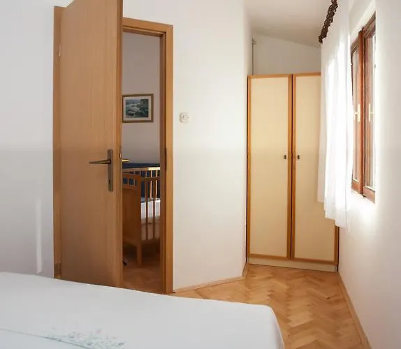 Kornelija 2 *