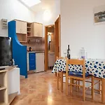 Apartment Kornelija 2 *