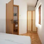 Kornelija 2 *