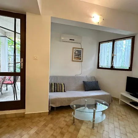 Kornelija 2 Apartman *
